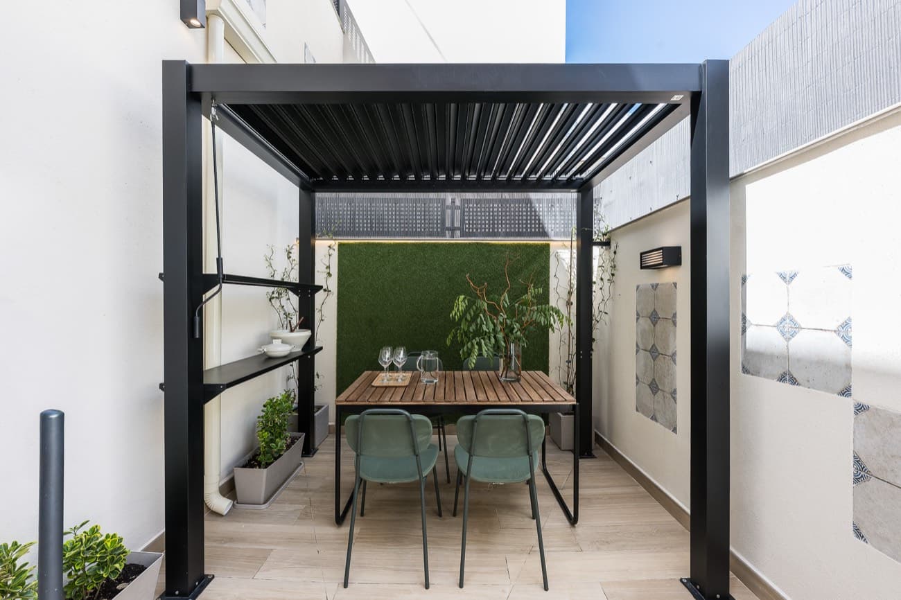 Una habitación con terraza privada